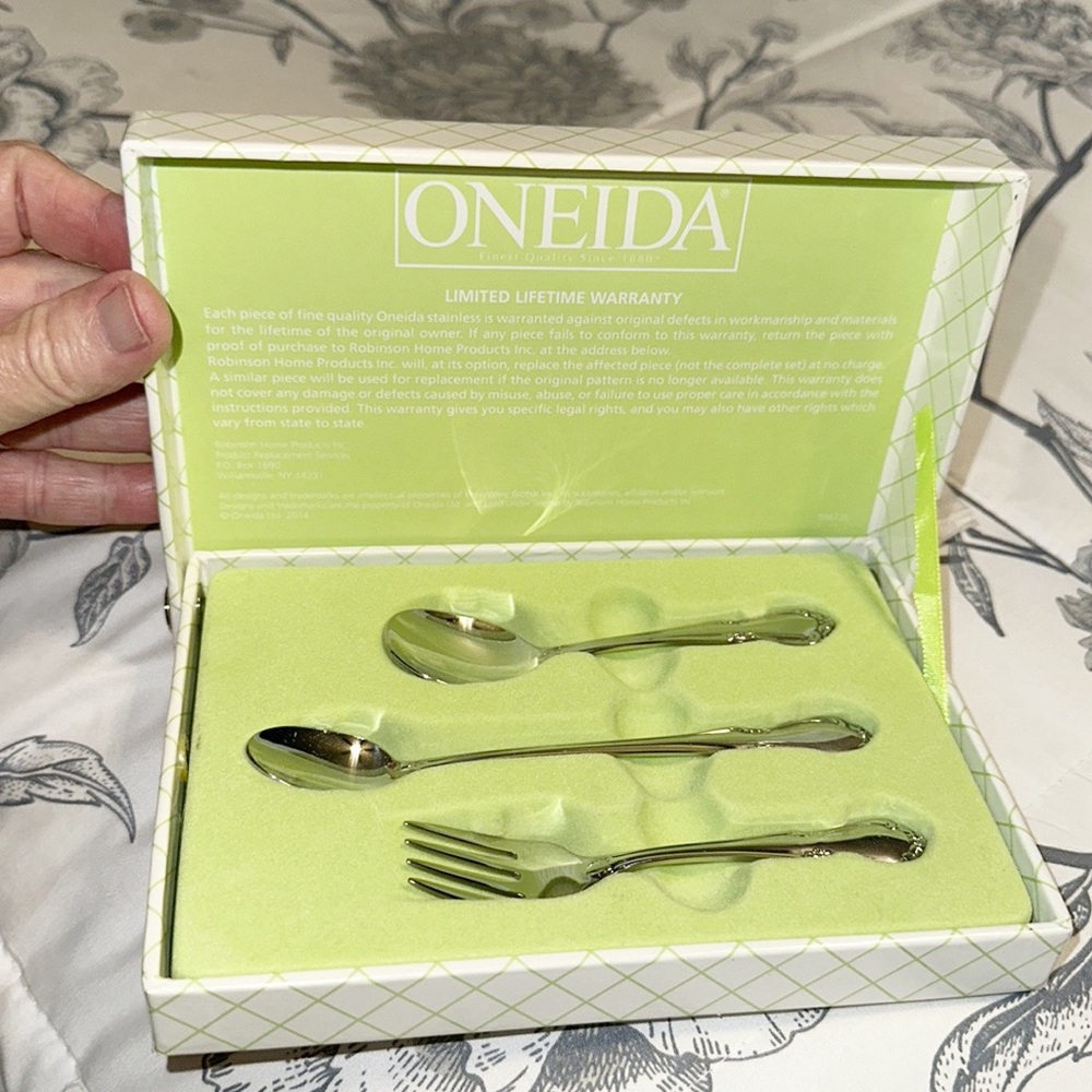 Oneida Chateau Stainless Steel 3 Piece Baby Flatware Set  NIB